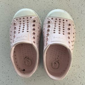 Light Pink and white Natives - toddler size c4